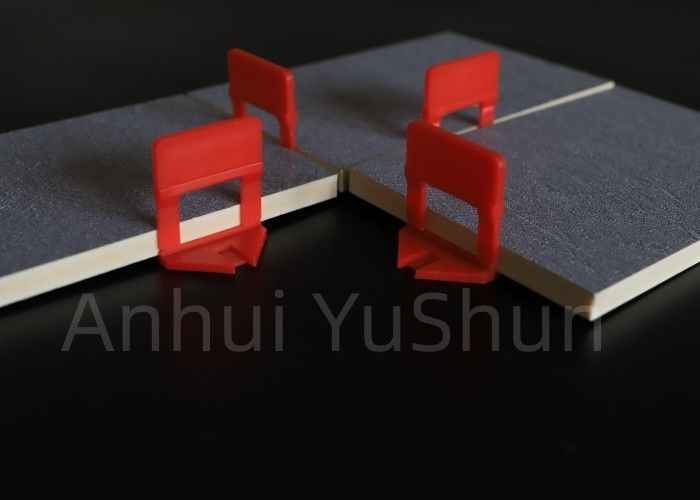 床タイルを水平にしている黒い自己はフロアーリングのためのシステムを水平にするプライヤーをくさびで留める