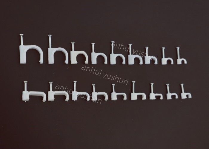 鋼鉄釘、円形ケーブル クリップ、ケーブル管理机のオルガナイザーおよび付属品が付いている円ワイヤー クリップ
