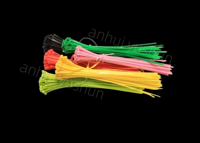 Nylon66プラスチック多色のジッパーのタイ6インチ ケーブルのタイ